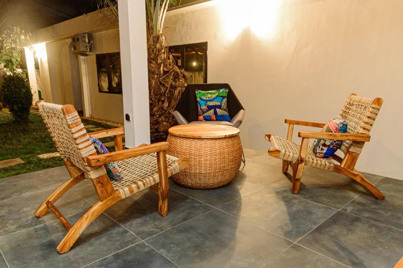 Ahome Guest House & Lounge Lome Ngoại thất bức ảnh