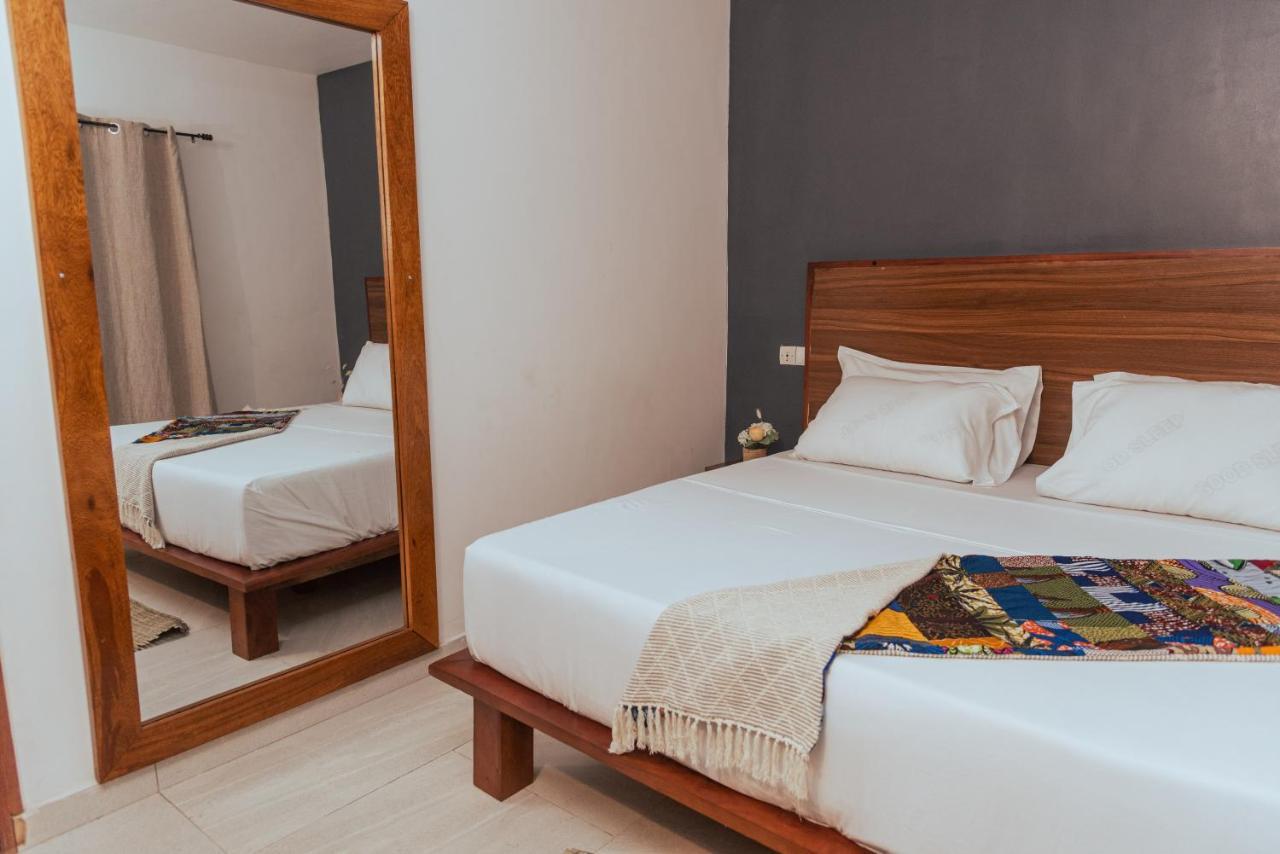 Ahome Guest House & Lounge Lome Ngoại thất bức ảnh