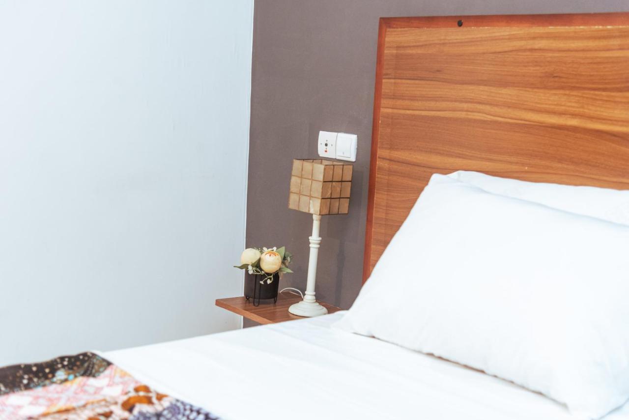 Ahome Guest House & Lounge Lome Ngoại thất bức ảnh